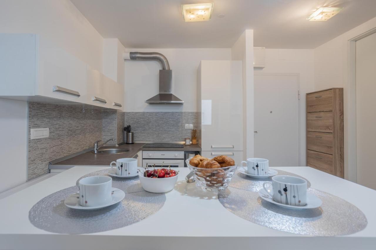 Dalmatino Apartment Zadar Bagian luar foto