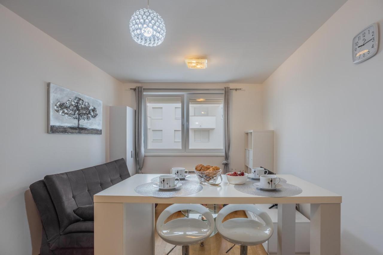 Dalmatino Apartment Zadar Bagian luar foto