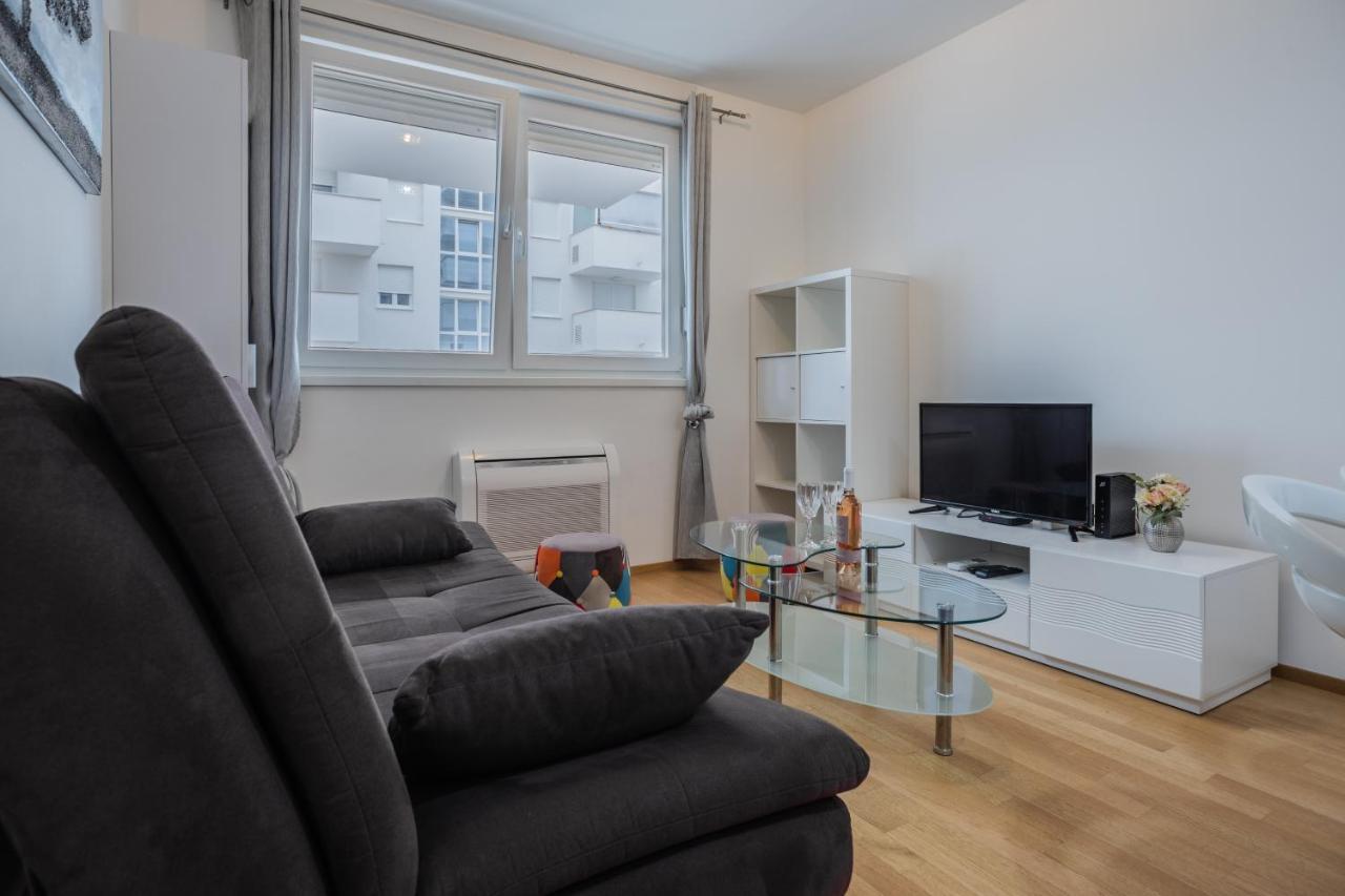 Dalmatino Apartment Zadar Bagian luar foto